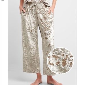 Dreamwell Velvet Crop Sleep Pants 🌿
